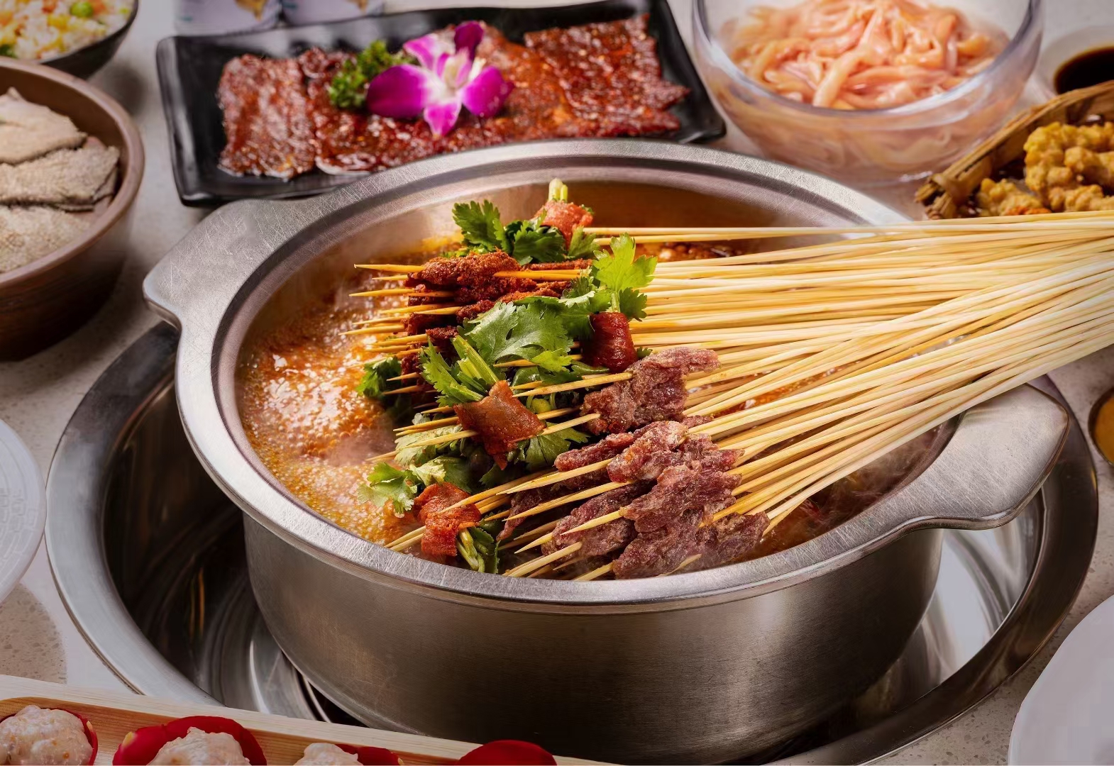 成都串串火鍋底料(liào)批發廠家 成都串串火鍋底料批發廠家